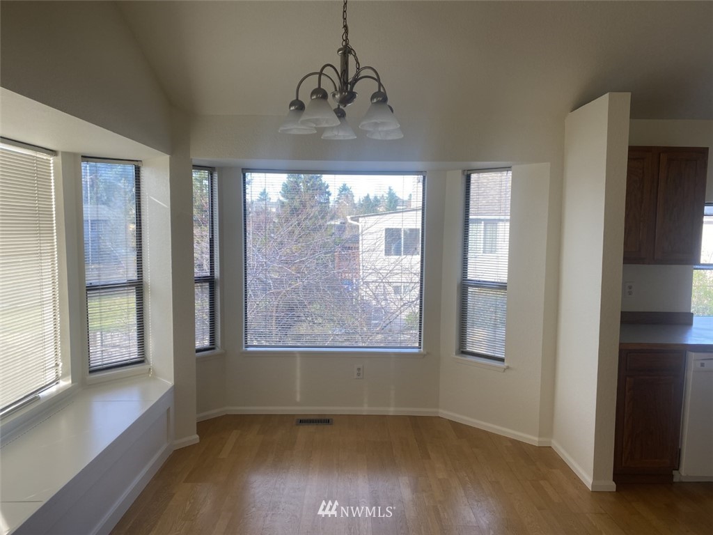 2708 Northeast 4th Court Renton, WA 98056 - Photo 6 of 18 Gallery Image 6