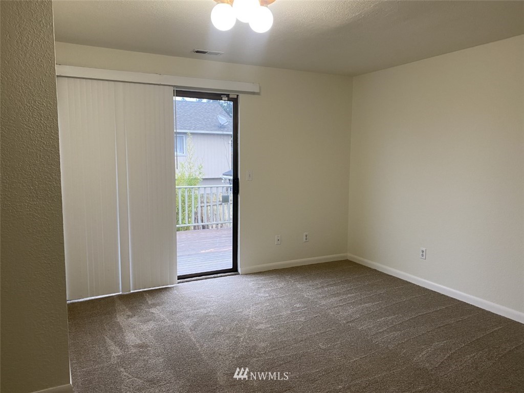 2708 Northeast 4th Court Renton, WA 98056 - Photo 7 of 18 Gallery Image 7