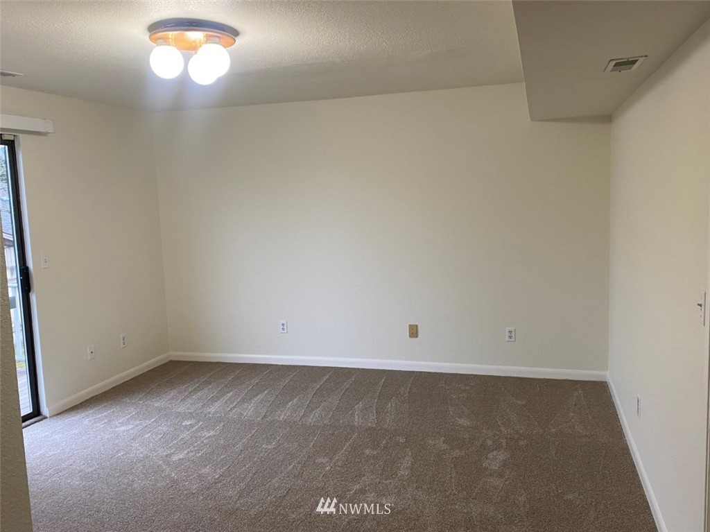 2708 Northeast 4th Court Renton, WA 98056 - Photo 8 of 18 Gallery Image 8