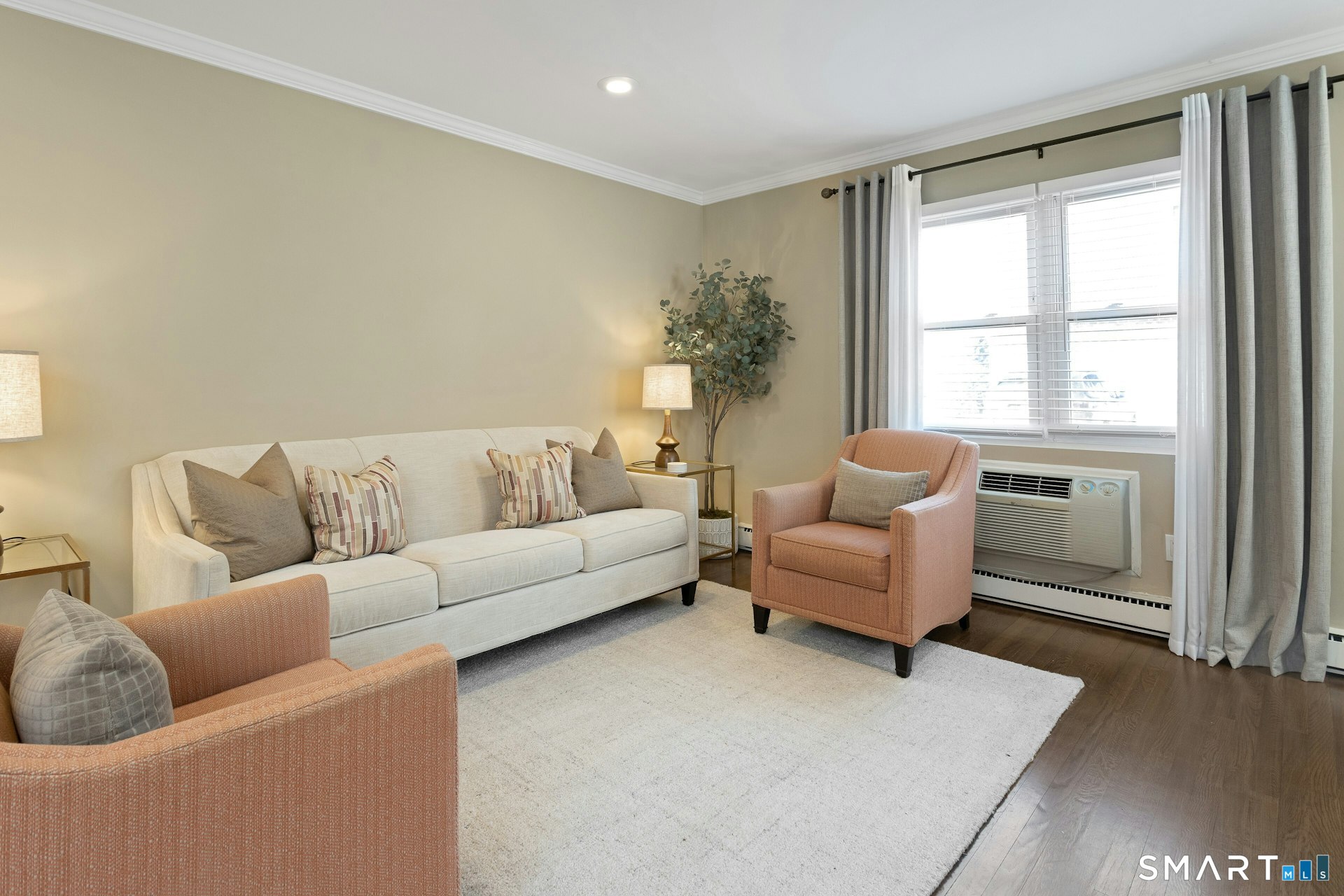 30 Maple Tree Avenue, Unit B Stamford, CT 06906 - Photo 4 of 27 Bright welcoming space