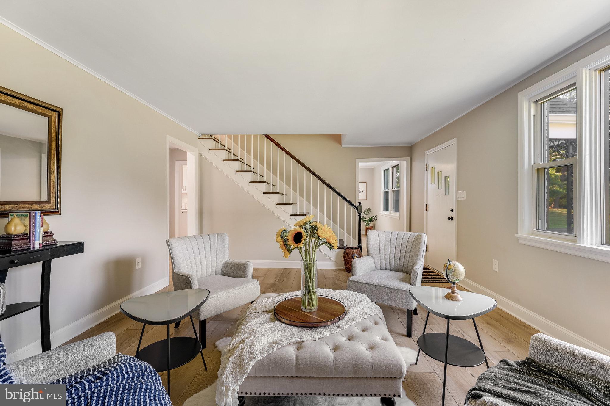 11410 Waples Mill Road Oakton, VA 22124 - Photo 9 of 62 Bright and inviting living space.