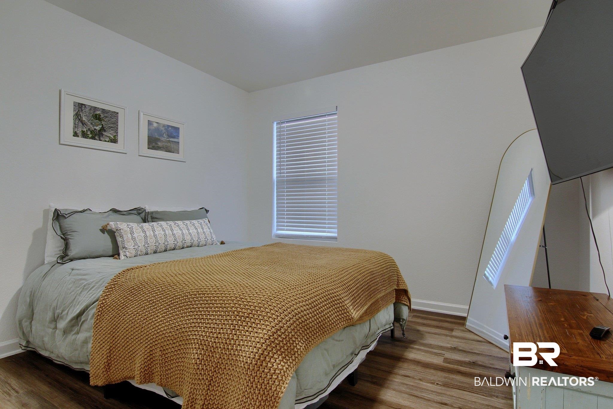 384 Winters Avenue Gulf Shores, AL 36542 - Photo 14 of 26 Bedroom 3