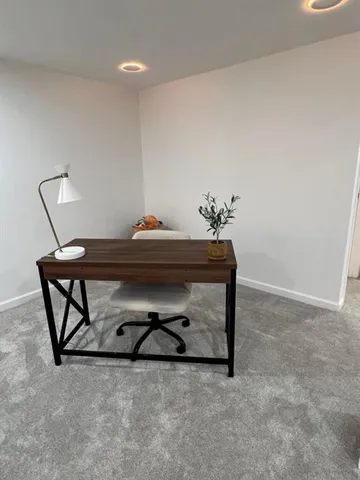 a view of livingroom with furniture