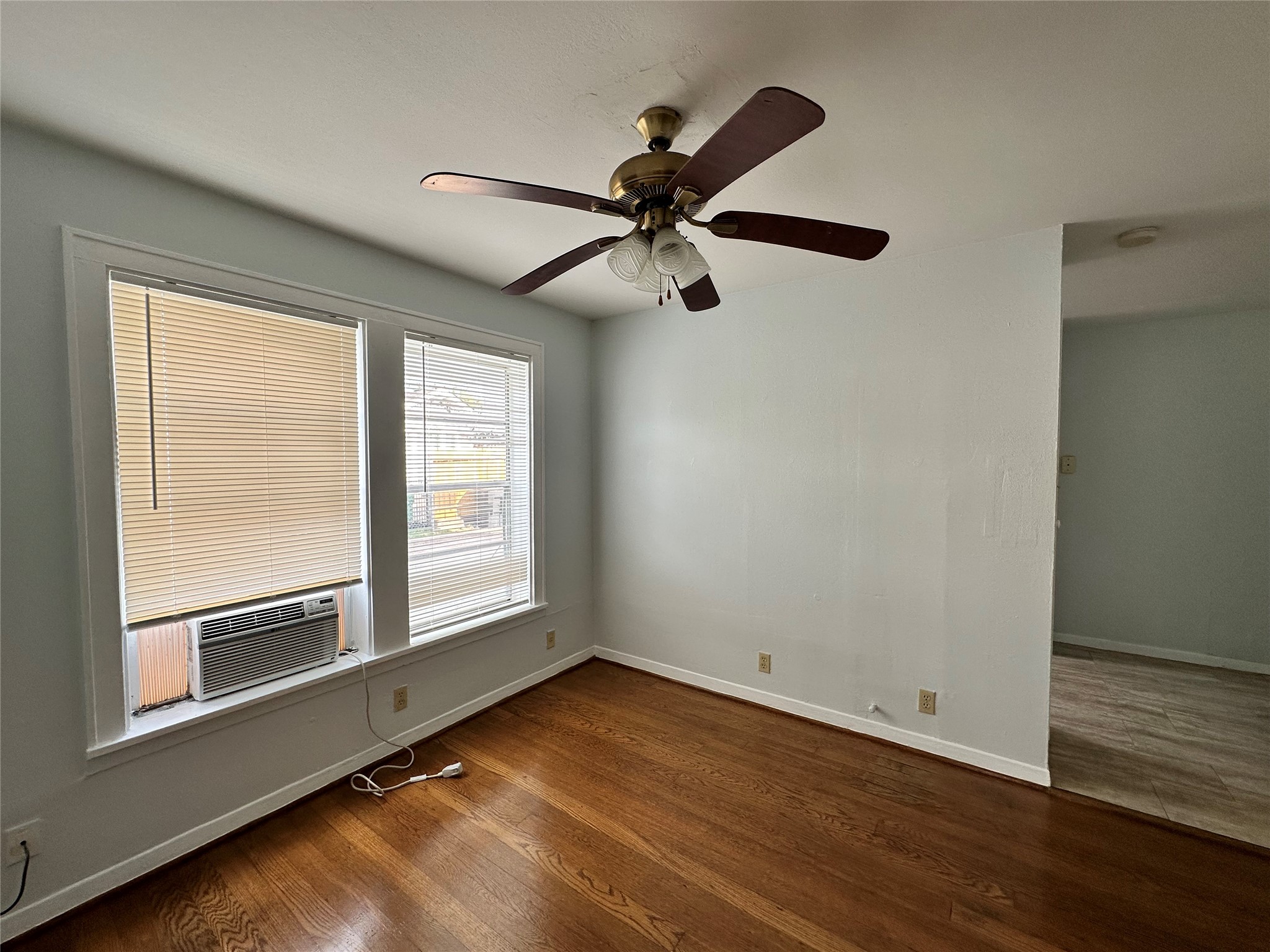 4624 Clay Street Houston, TX 77023 - Photo 4 of 18