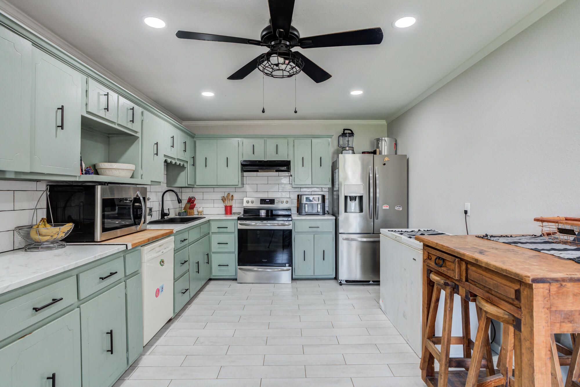 811 Borger Plainview, TX 79072 - Photo 13 of 32 811-Borger_Plainview-TX_10_Kichen