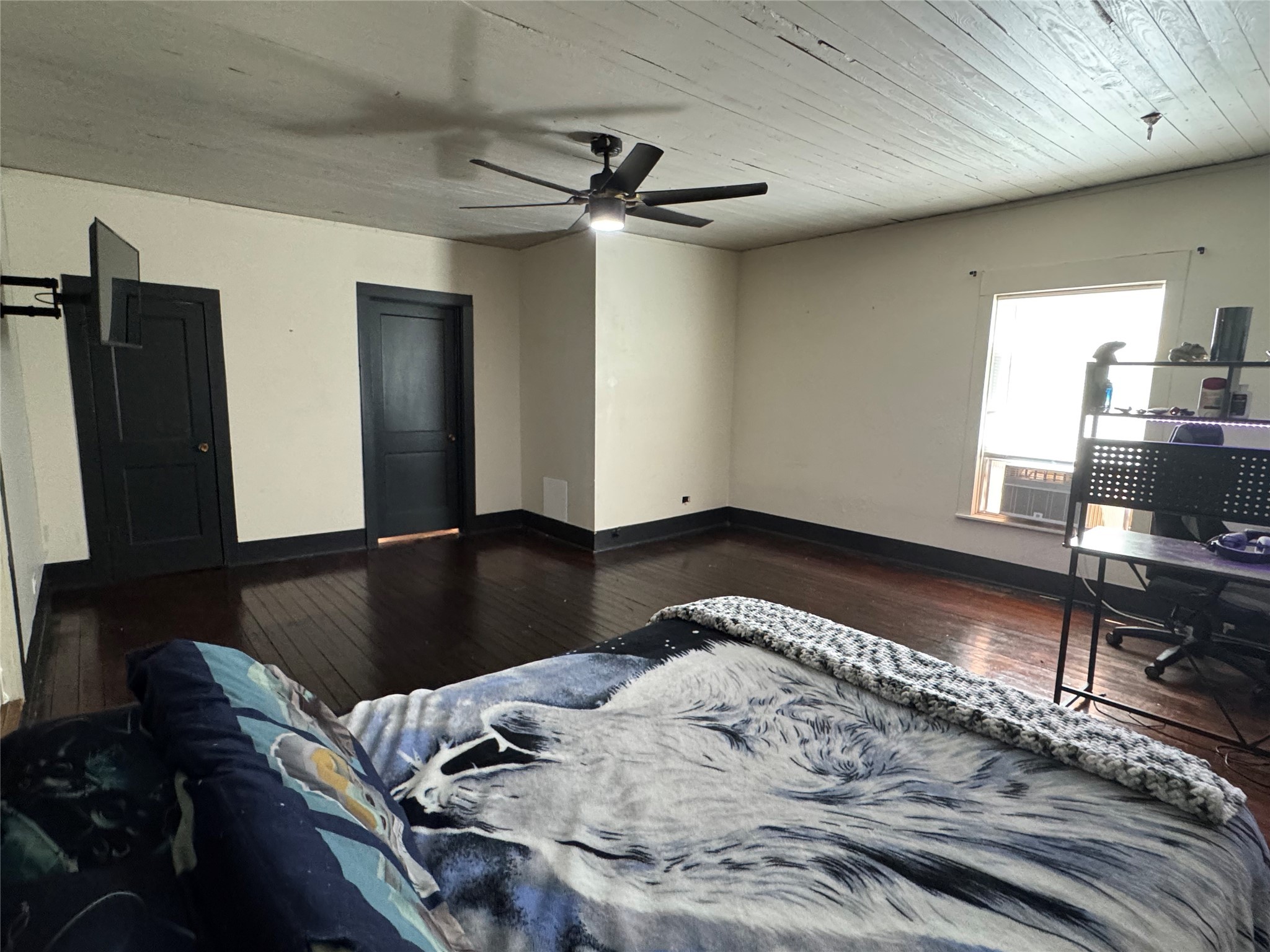 505 North 6th Street Silsbee, TX 77656 - Photo 24 of 35 a bed sitting in a room next to a window