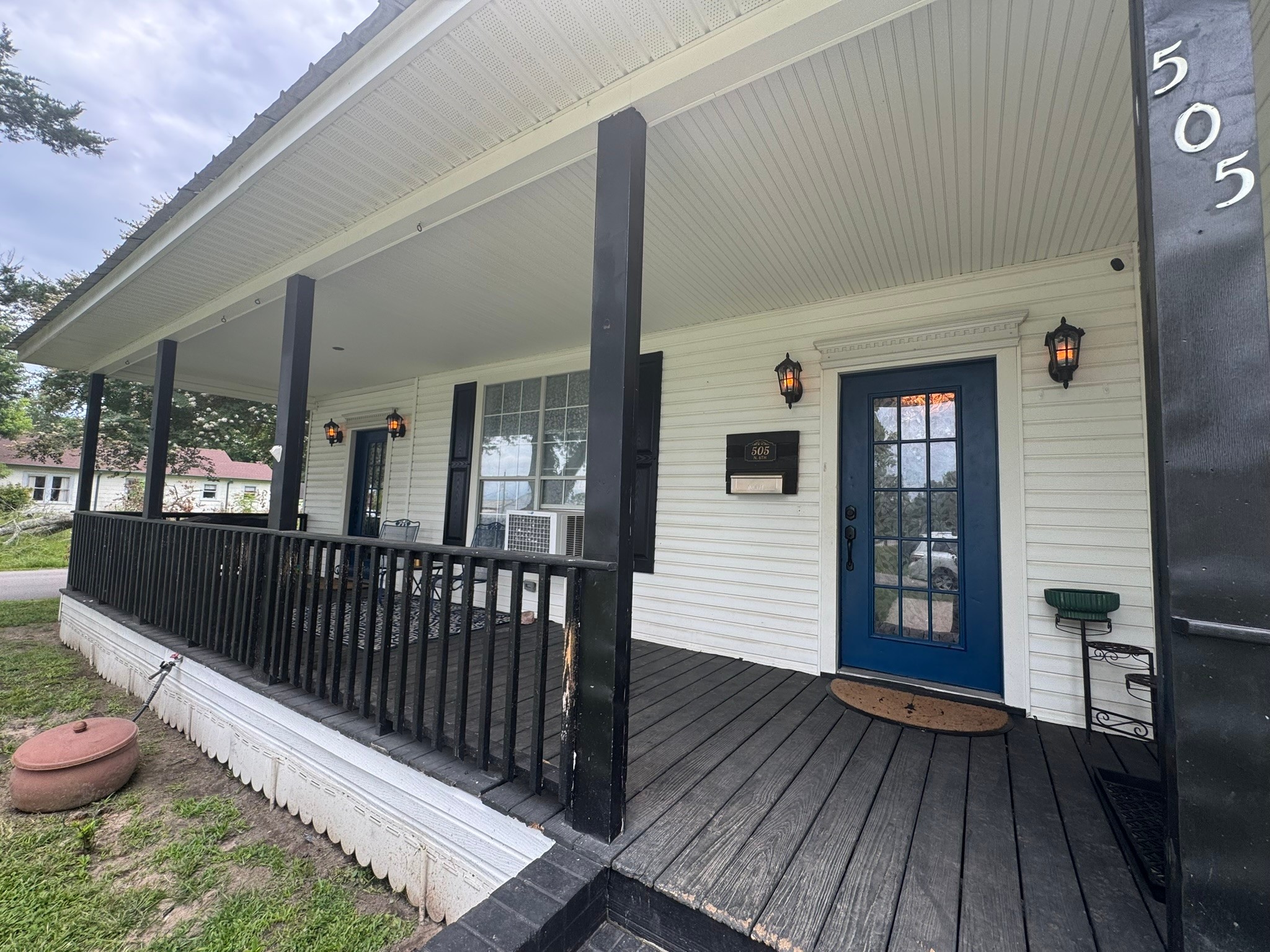 505 North 6th Street Silsbee, TX 77656 - Photo 3 of 35 a view of a porch with wooden floor