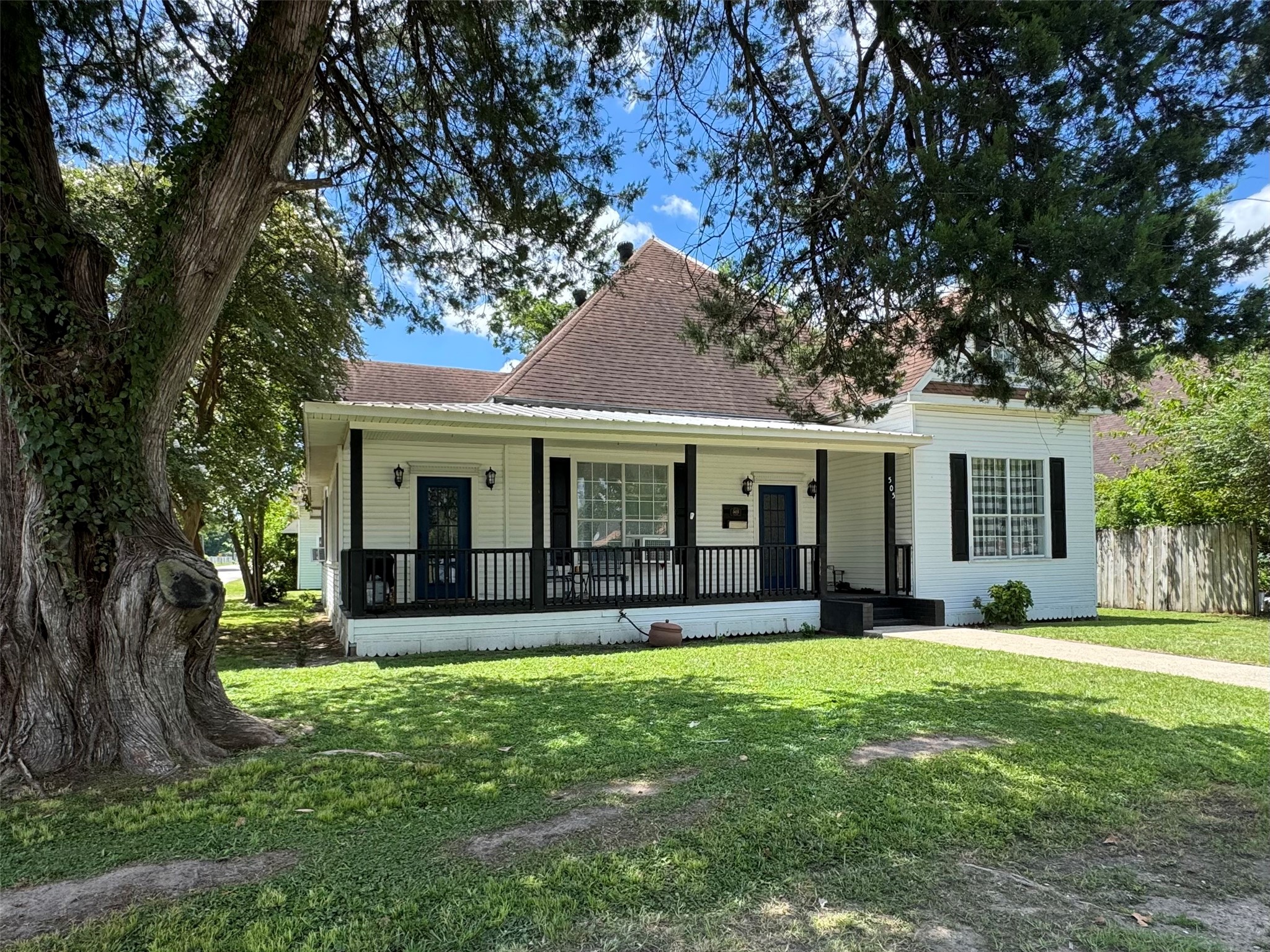 505 North 6th Street Silsbee, TX 77656 - Photo 35 of 35 front view of a house with a yard