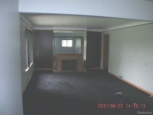 21141 Moross Road Grosse Pointe, MI 48236 - Photo 3 of 10 living rm
