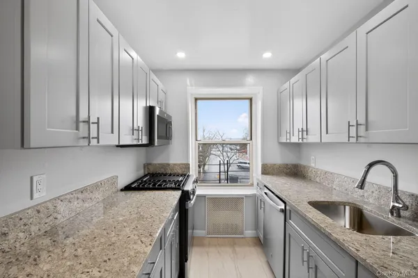 $329,900 | 20 Wendell Street, Unit B9, Hempstead, NY 11550