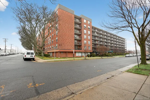 $329,900 | 20 Wendell Street, Unit B9, Hempstead, NY 11550