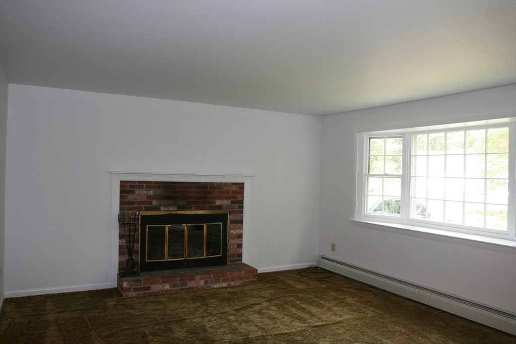 19 Oriole Lane Barnstable, MA 02648 - Photo 7 of 40 an empty room with windows