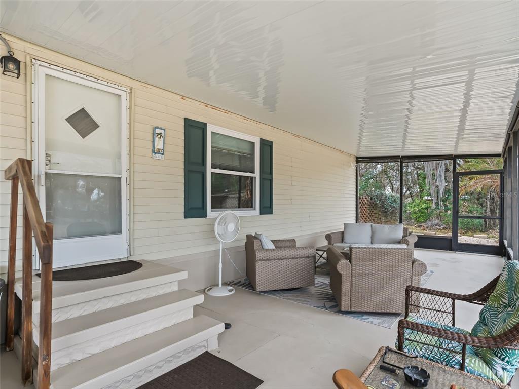 16160 Southeast 97th Terrace Road Summerfield, FL 34491 - Photo 5 of 39 a living room with furniture