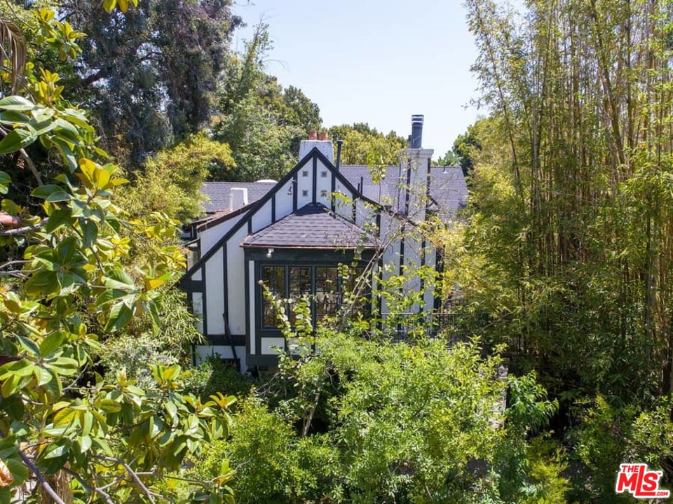 613 North Arden Drive Beverly Hills, CA 90210 - Photo 3 of 25 a house view with a garden