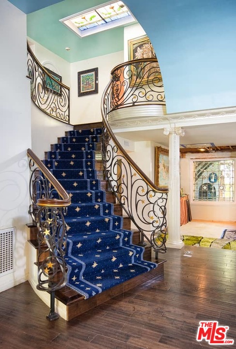 613 North Arden Drive Beverly Hills, CA 90210 - Photo 6 of 25 a view of entryway