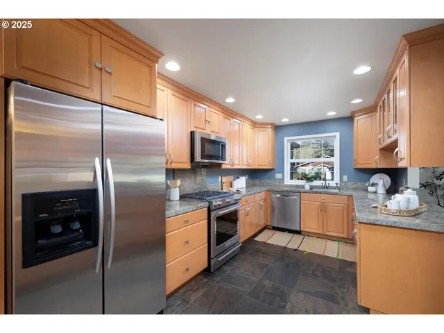 $899,000 | 3262 Fairview Way, West Linn, OR 97068