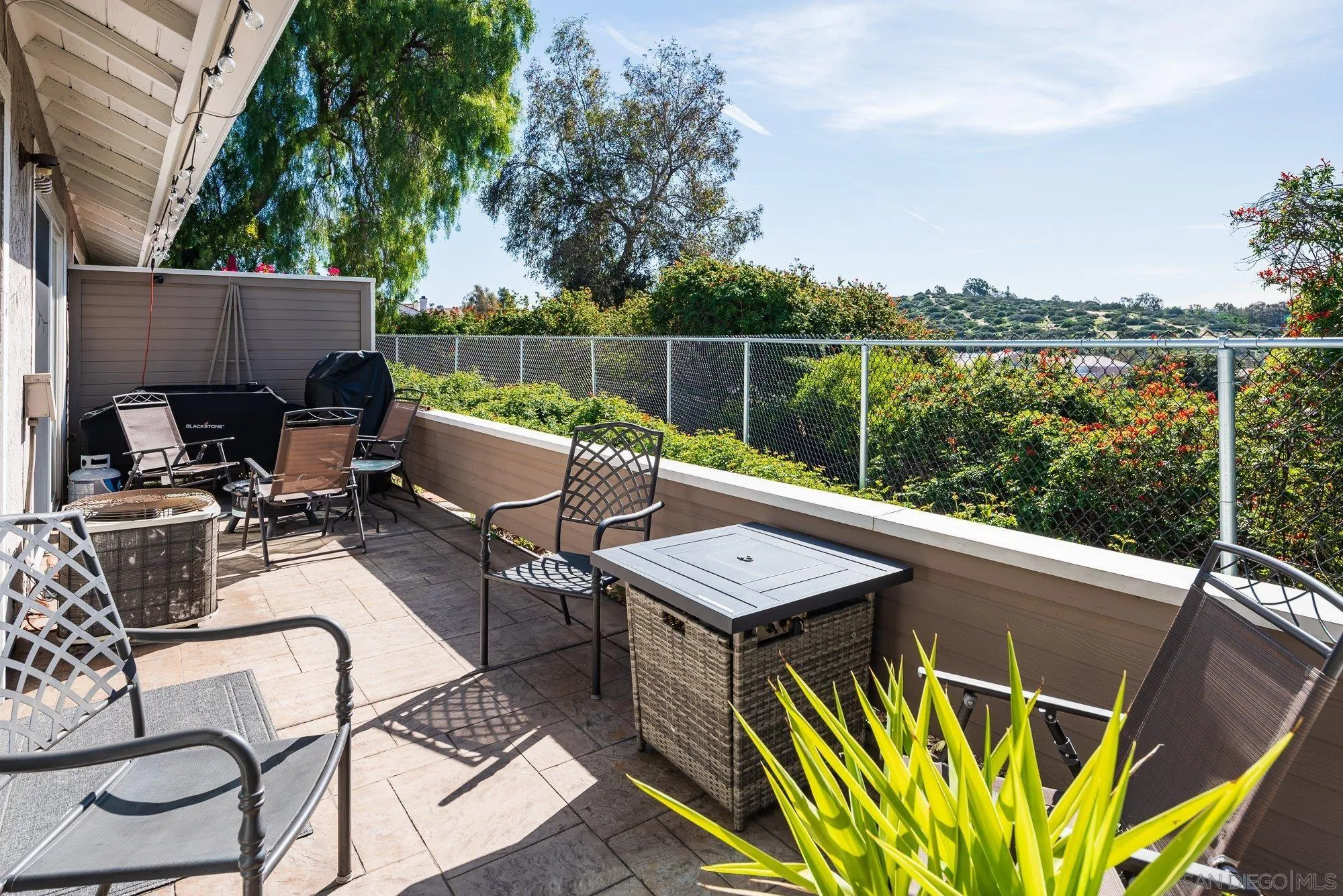 323 Windjammer Circle Chula Vista, CA 91910 - Photo 8 of 27 a view of a chairs and table in patio