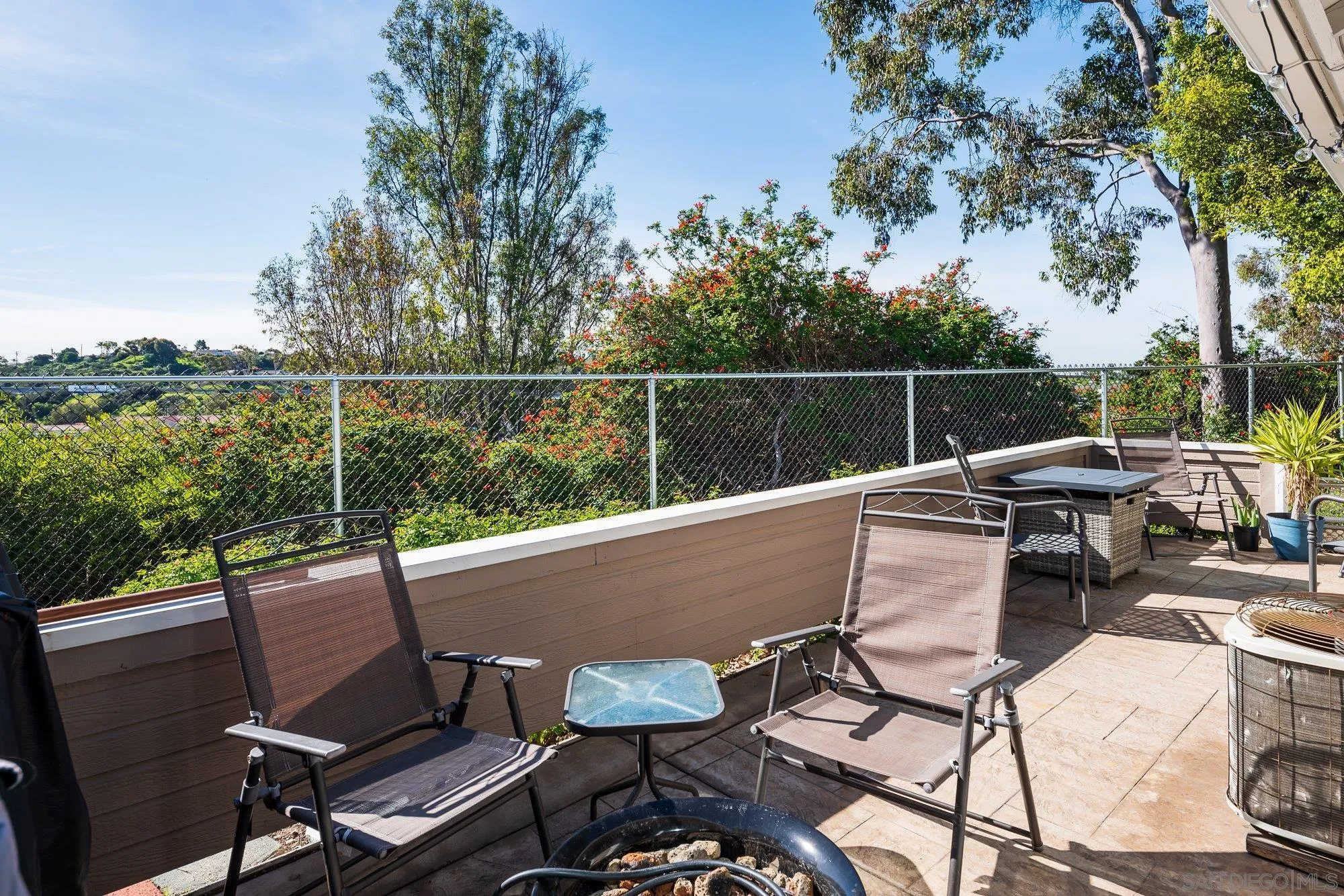 323 Windjammer Circle Chula Vista, CA 91910 - Photo 9 of 27 a view of a chairs and table in the roof deck
