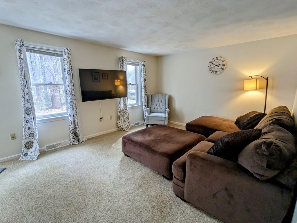233 Oak Ridge Road, Unit 15 Plaistow, NH 03865 - Photo 2 of 10 Gallery Image 2
