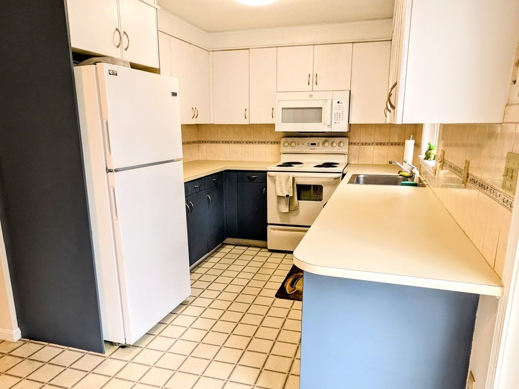 233 Oak Ridge Road, Unit 15 Plaistow, NH 03865 - Photo 5 of 10 Gallery Image 5