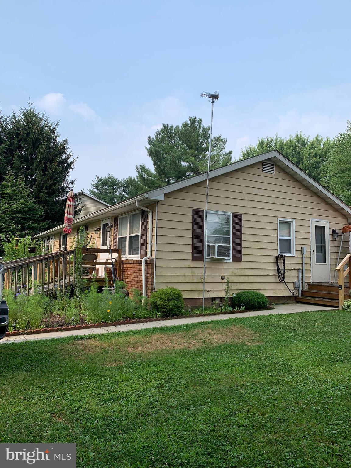 18 Sullivan Road Westminster, MD 21157 - Photo 2 of 25 Access to side unit