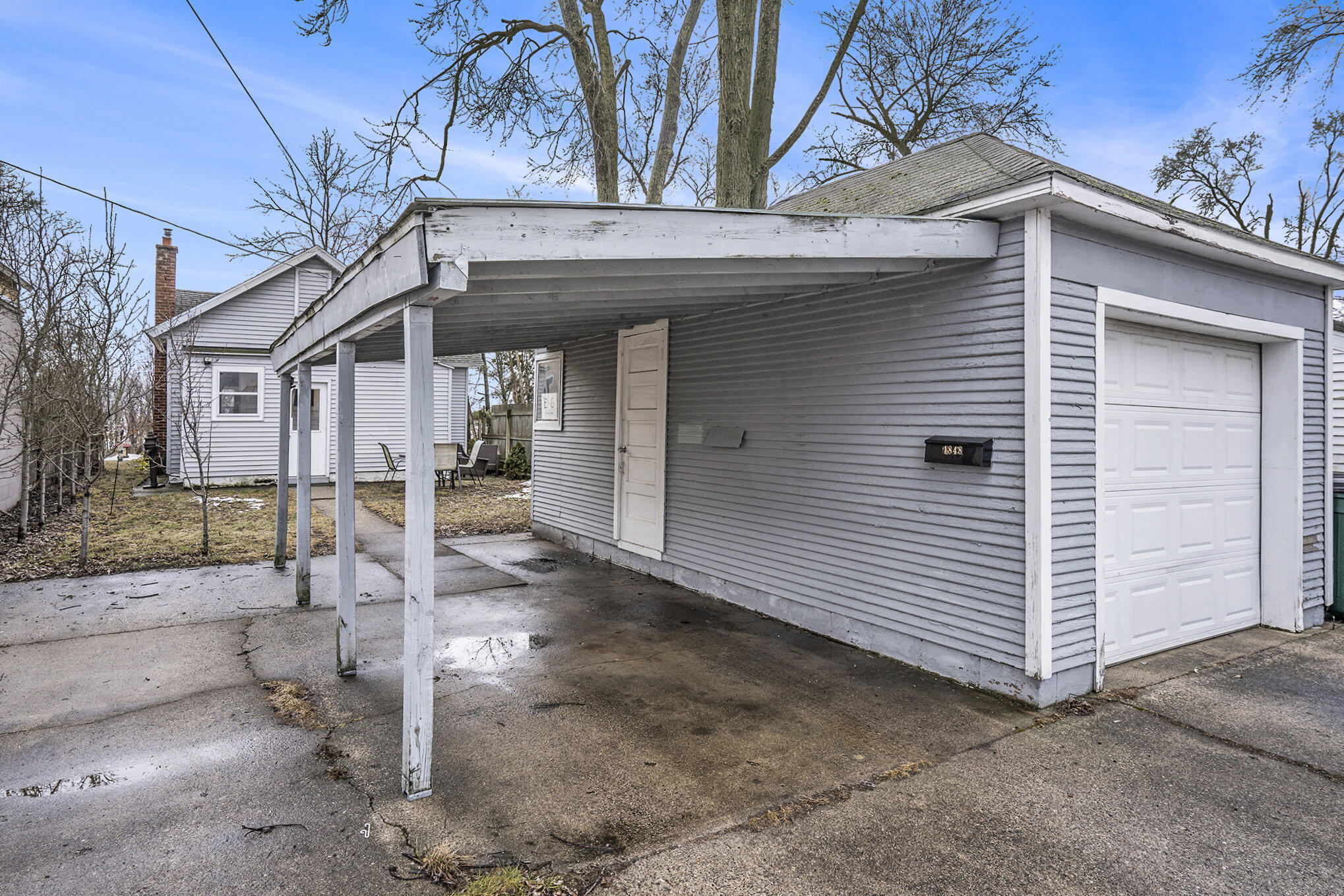 1848 Oak Avenue North Muskegon, MI 49445 - Photo 14 of 16 Garage & Port