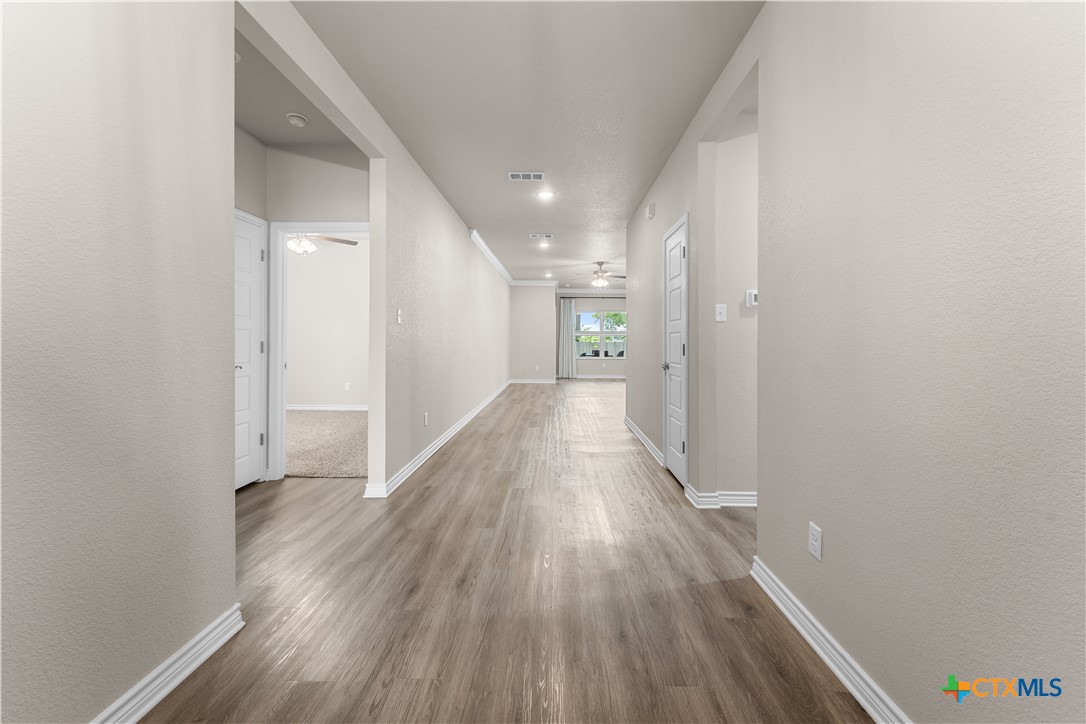 8321 Alabama Avenue Temple, TX 76502 - Photo 14 of 42 Foyer