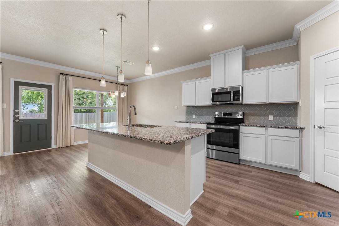 8321 Alabama Avenue Temple, TX 76502 - Photo 20 of 42 Kitchen open to dining