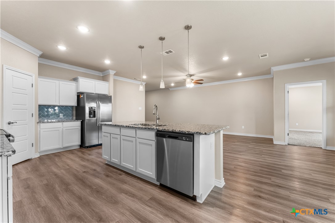 8321 Alabama Avenue Temple, TX 76502 - Photo 22 of 42 Kitchen Open to Living