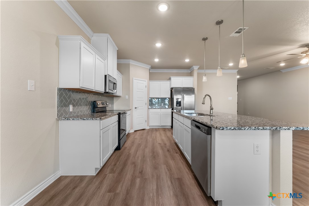 8321 Alabama Avenue Temple, TX 76502 - Photo 23 of 42 Kitchen, Stainless Steel Appliances, Granite Countertops