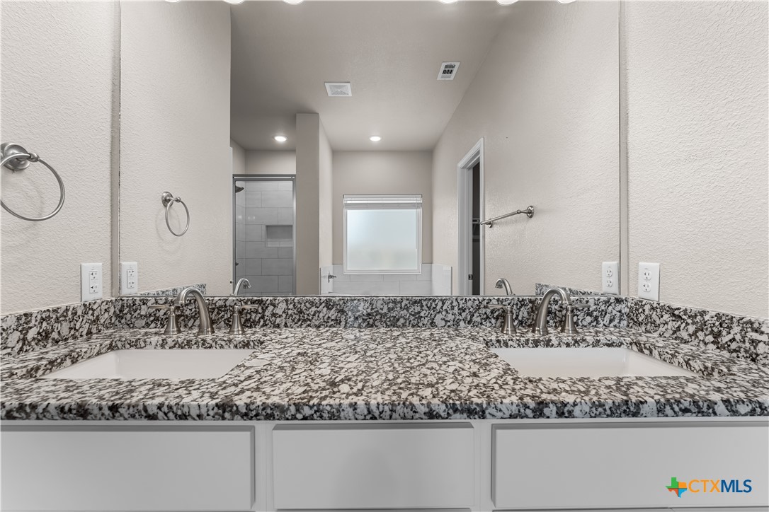 8321 Alabama Avenue Temple, TX 76502 - Photo 33 of 42 Primary Bath - Double Sinks