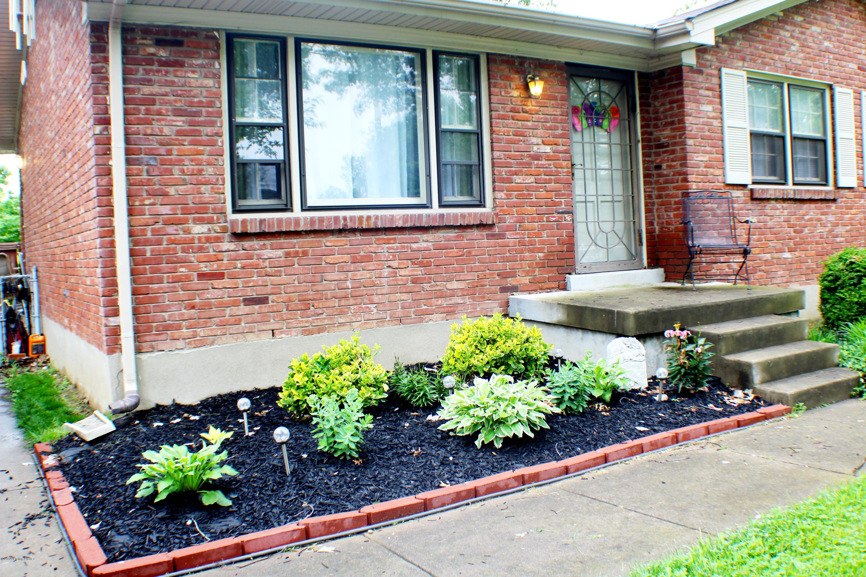 820 Flicker Road Louisville, KY 40214 - Photo 2 of 27 Front 4