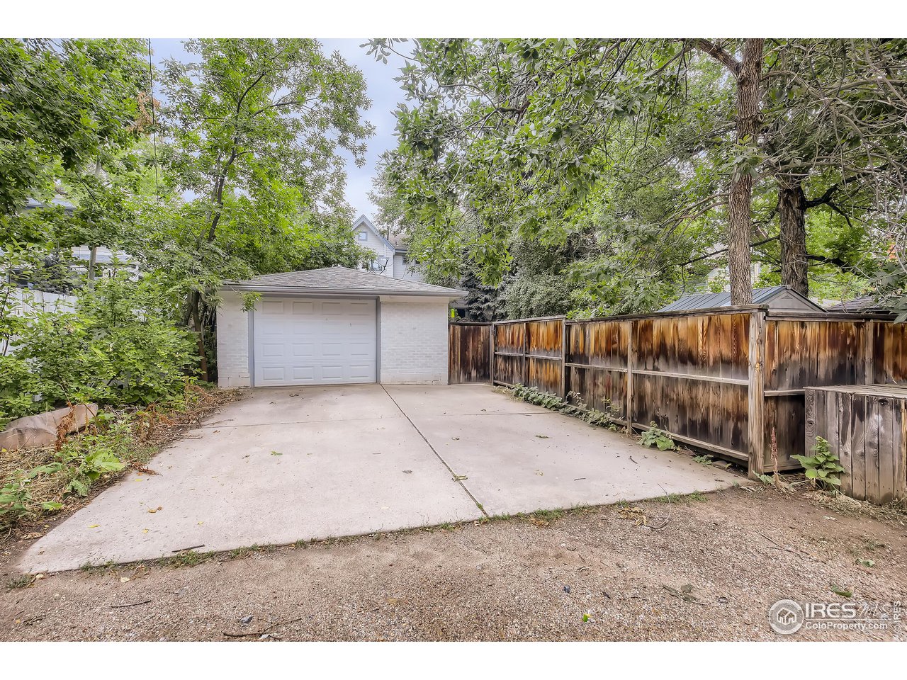 520 Mapleton Avenue Boulder, CO 80302 - Photo 23 of 24 a view of a backyard