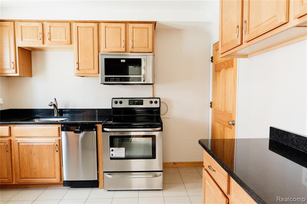 1526 West Webster Road Royal Oak, MI 48073 - Photo 13 of 38