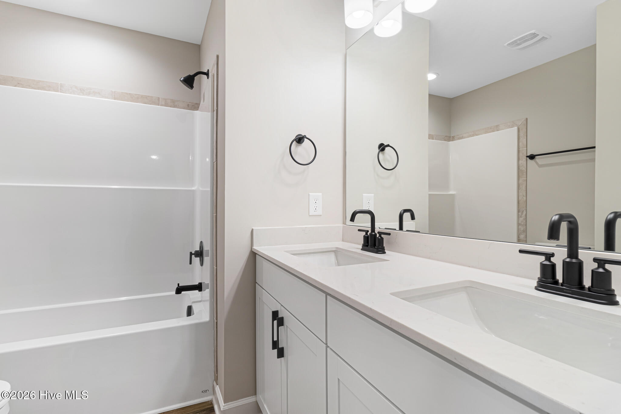 232 Cline Way, Unit 129 Beaufort, NC 28516 - Photo 18 of 37 Primary Bath