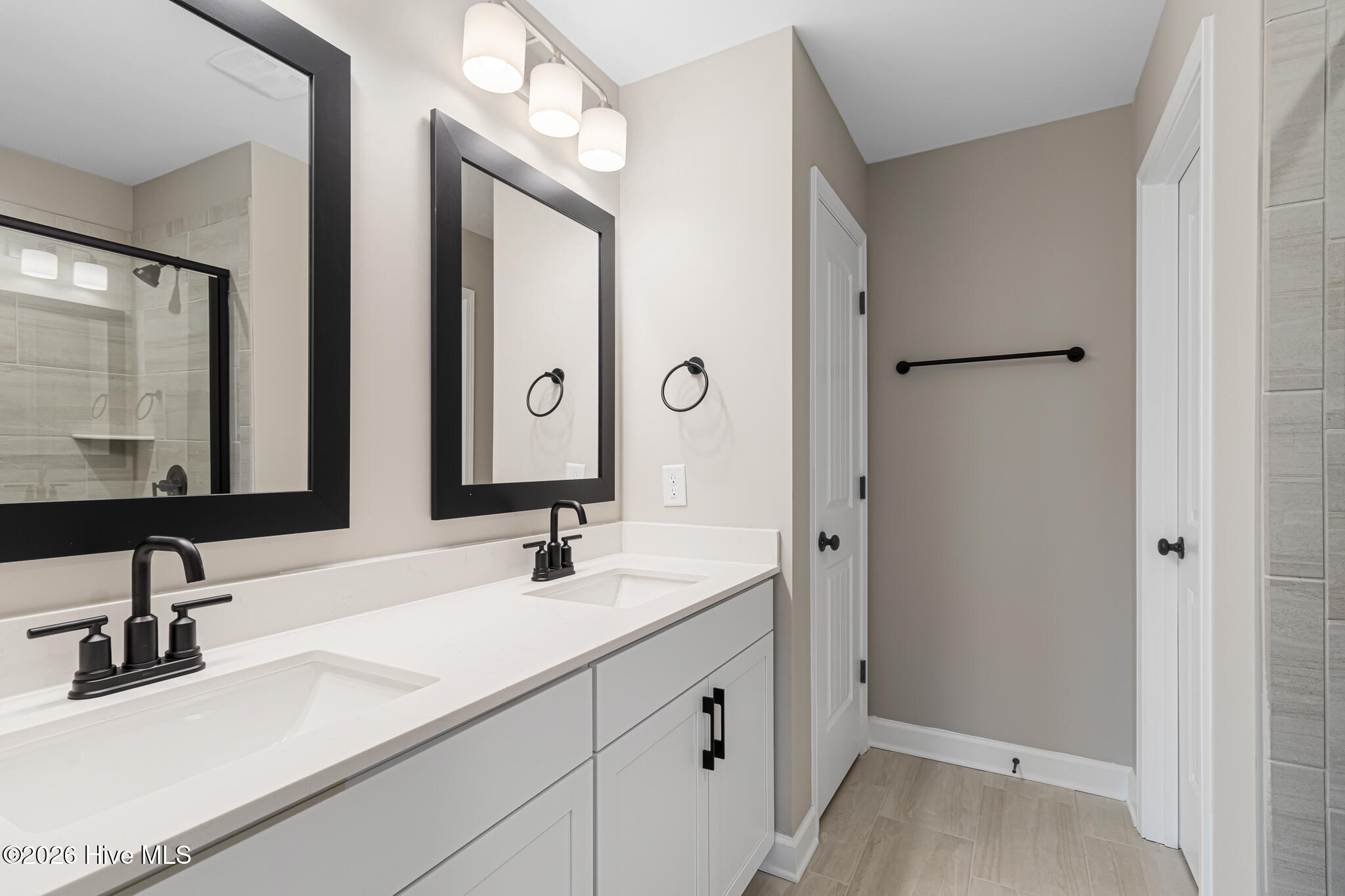 232 Cline Way, Unit 129 Beaufort, NC 28516 - Photo 19 of 37 Primary Bath