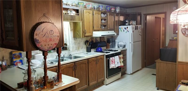 10 Zahniser Road, Unit 9 Mercer, PA 16137 - Photo 4 of 9 kitchen