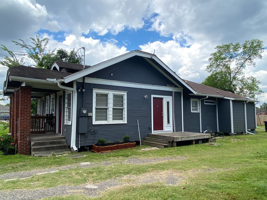 1905 Stevens Street, Unit 2 Houston, TX 77026 - Photo 19 of 22 a view of a house with a yard