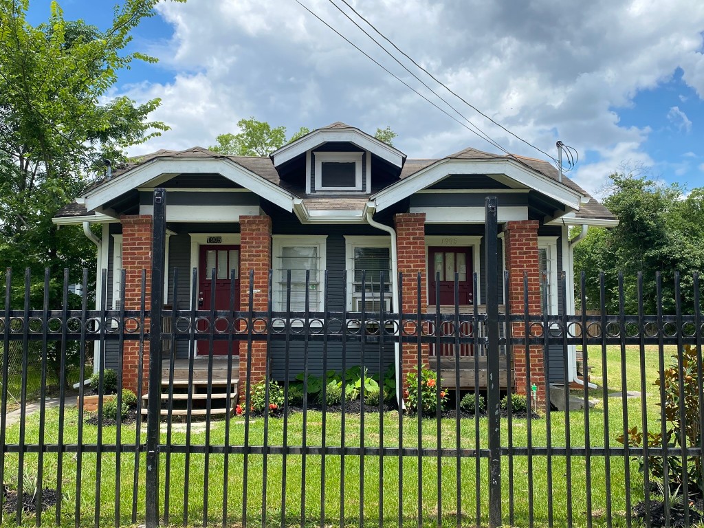1905 Stevens Street, Unit 2 Houston, TX 77026 - Photo 21 of 22 a front view of a house with a garden