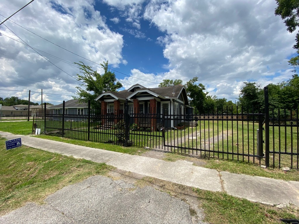 1905 Stevens Street, Unit 2 Houston, TX 77026 - Photo 22 of 22 a view of a park with iron fence