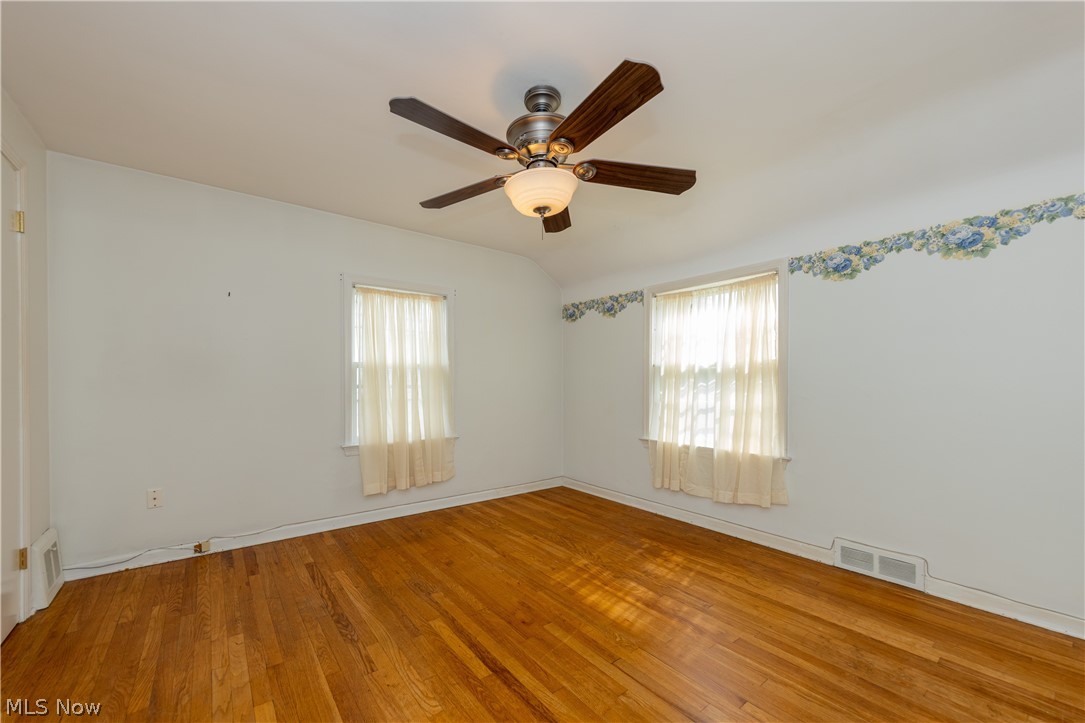 1239 Winston Road Cleveland, OH 44121 - Photo 18 of 34