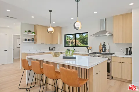 $1,795,000 | 23442 Burbank Boulevard, Woodland Hills, CA 91367