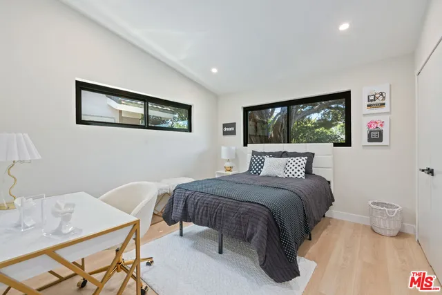 $1,795,000 | 23442 Burbank Boulevard, Woodland Hills, CA 91367