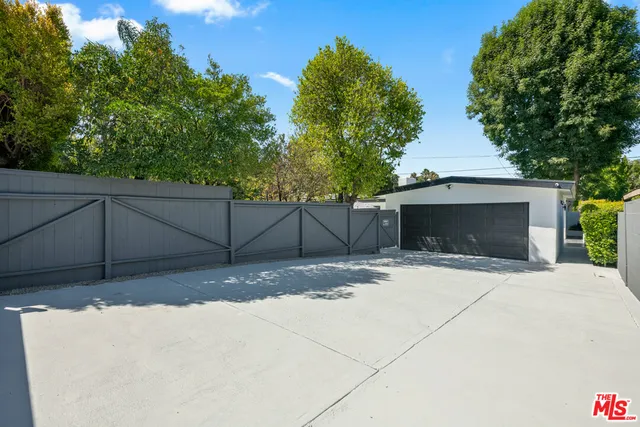 $1,795,000 | 23442 Burbank Boulevard, Woodland Hills, CA 91367