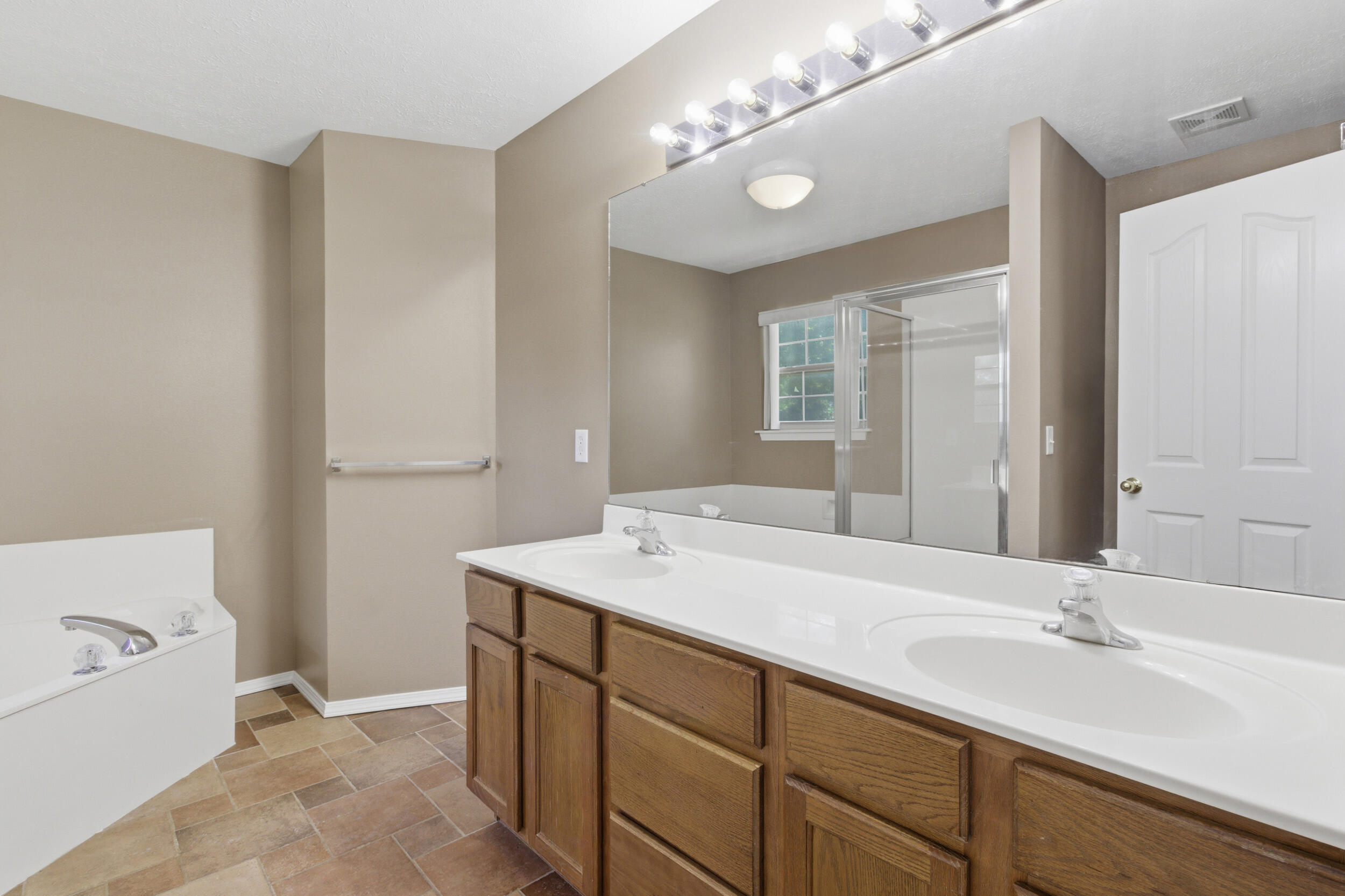 111 Miller Way Monett, MO 65708 - Photo 26 of 44 img_2939