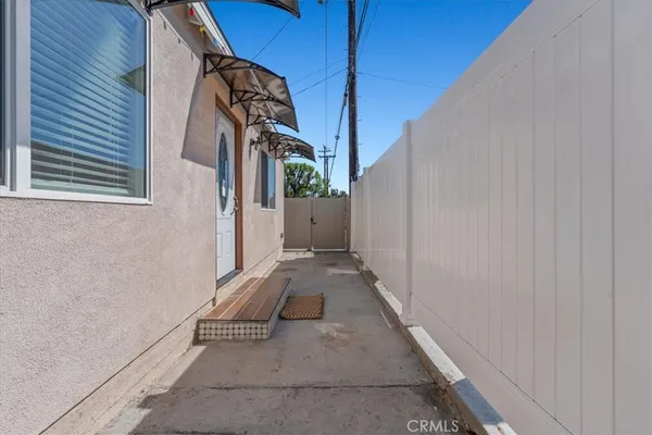 $2,900 | 707 North Park Avenue, Covina, CA 91723