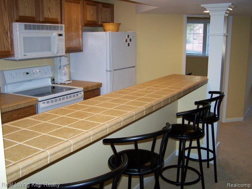 1889 Dunham Drive Rochester, MI 48306 - Photo 20 of 25 014.jpg