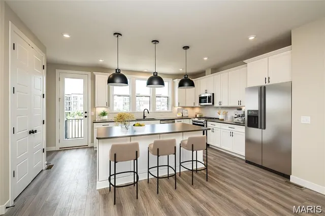 $575,900 | 1347 West Gtwy Heights, Unit 53603, Richmond Heights, MO 63144