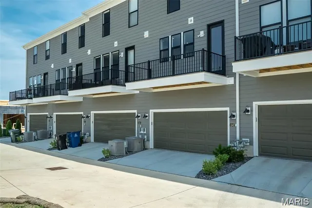 $575,900 | 1347 West Gtwy Heights, Unit 53603, Richmond Heights, MO 63144
