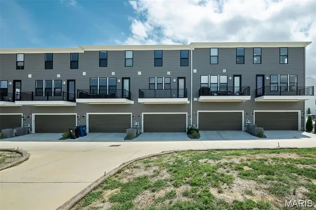$575,900 | 1347 West Gtwy Heights, Unit 53603, Richmond Heights, MO 63144